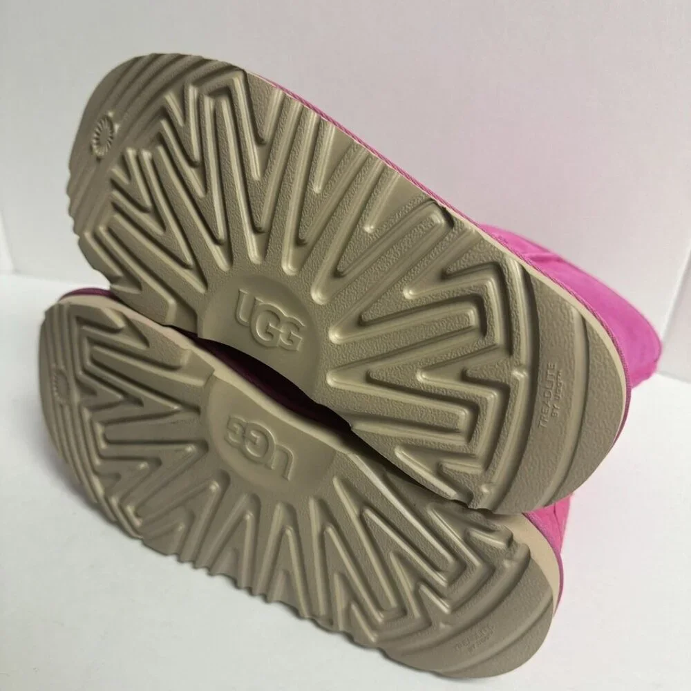 UGG Kids Classic II Boot Pink Size 5 M Big Kid
